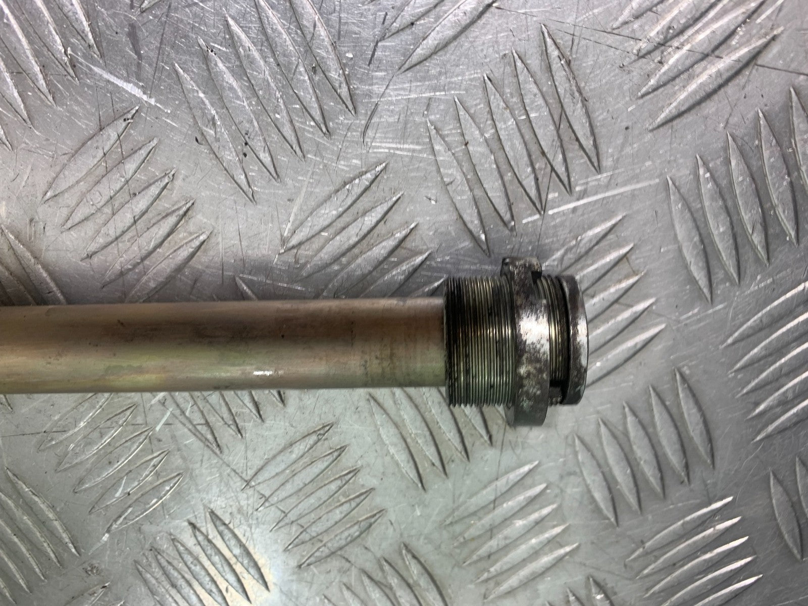TRIUMPH 1050 SPRINT ST SWINGARM SPINDLE 2004-2007 (CMB1197)