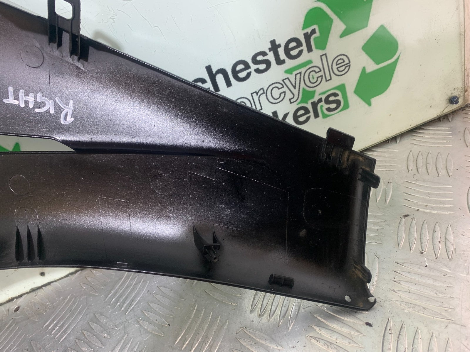 HONDA CBR1000 RR CBR1000RR FIREBLADE RIGHT FAIRING PANEL 2008-2011 (CMB1179)