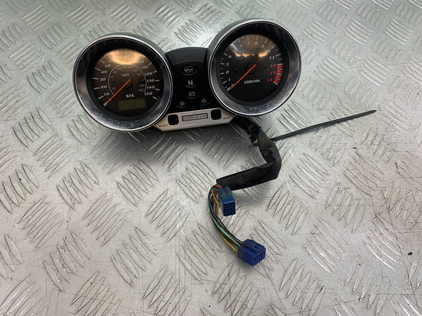 SUZUKI GSF600 GSF 600 BANDIT CLOCKS SPEEDO DASH  2000-2004 (CMB1269)