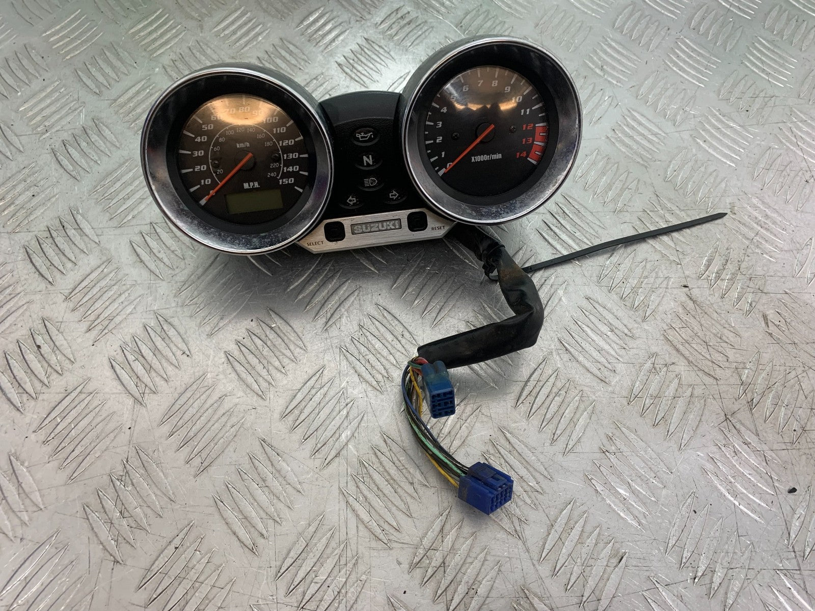SUZUKI GSF600 GSF 600 BANDIT CLOCKS SPEEDO DASH  2000-2004 (CMB1269)