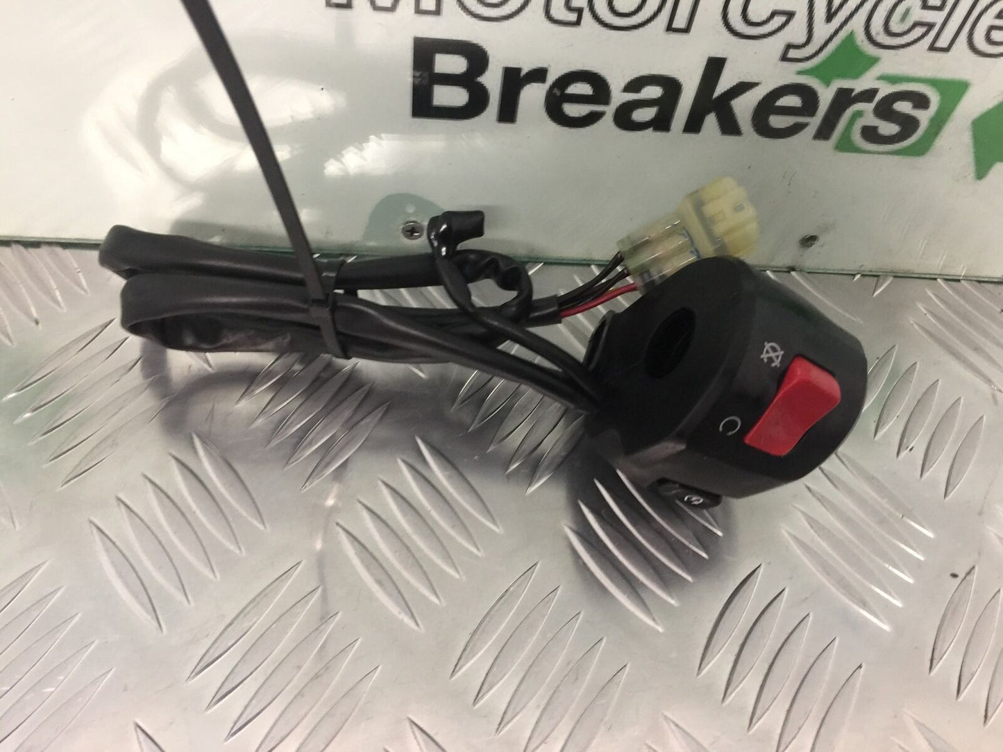 KAWASAKI Z800 Z 800 RIGHT SWITCH GEAR  YEAR  2013-2017 (STOCK 925)