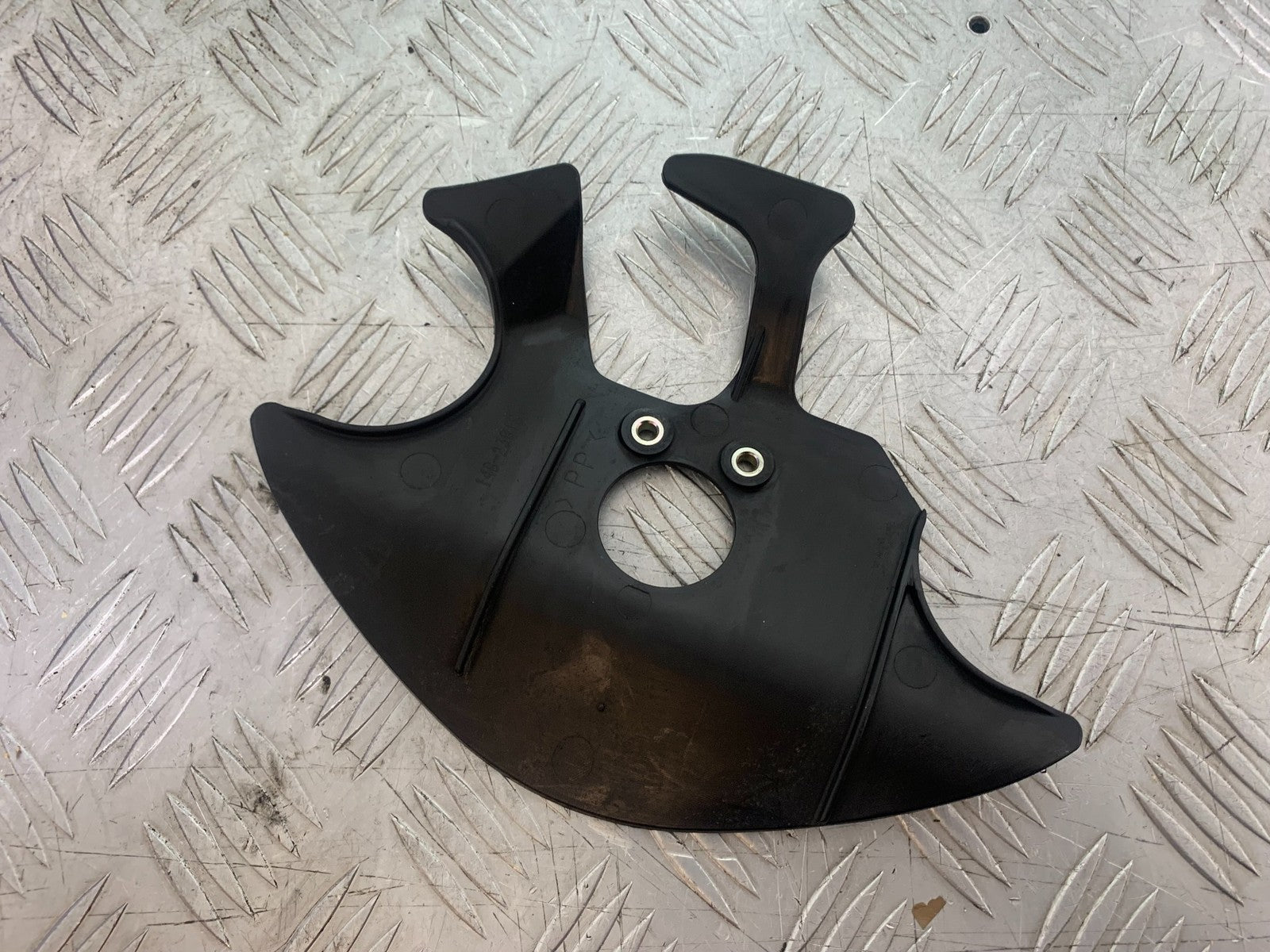 YAMAHA YZF R1 14 B BIG BANG BOTTOM YOKE COVER   2009-14 (CMB1175)