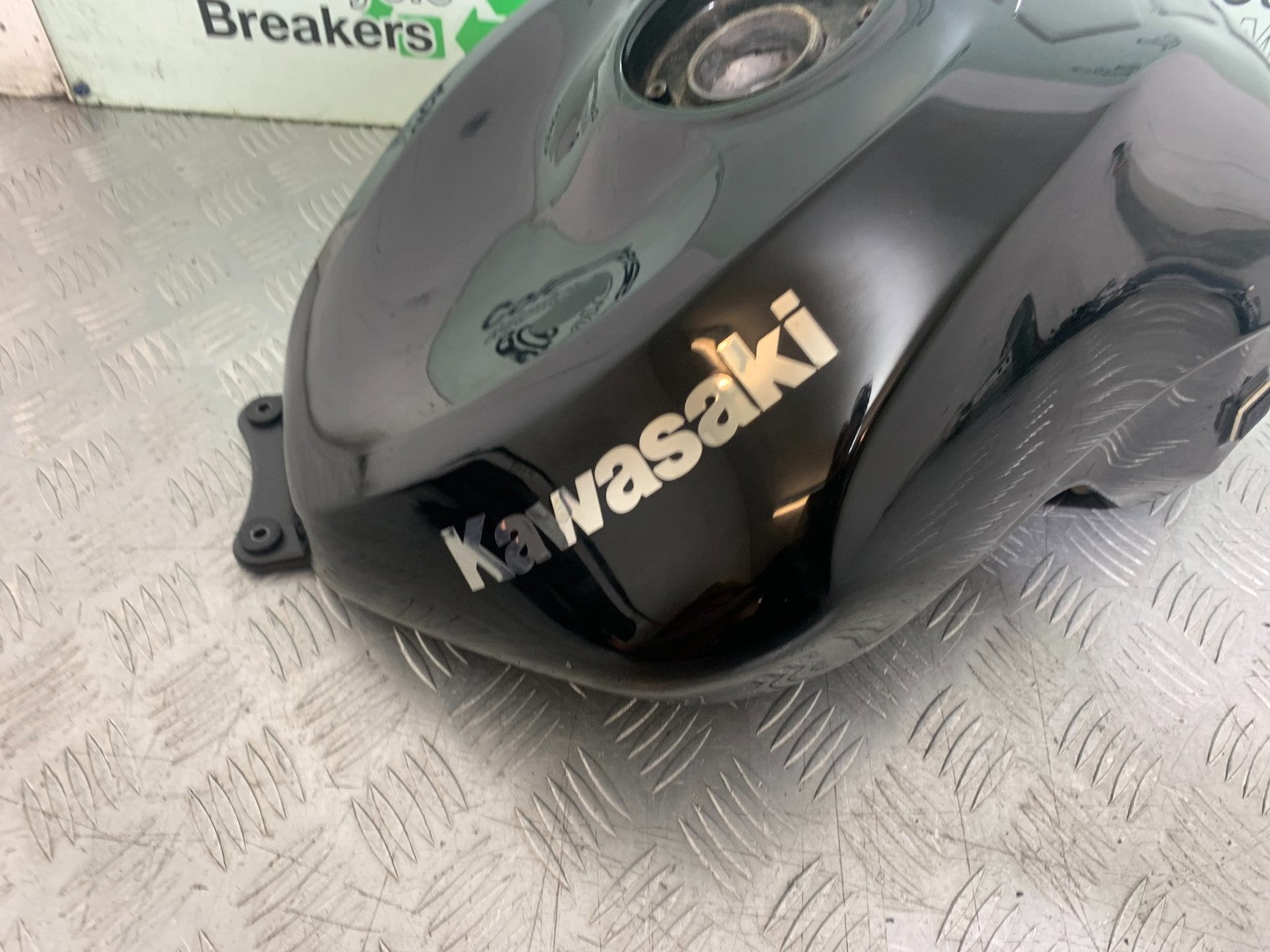 KAWASAKI ZX10R ZX10 R PETROL TANK   2008-2010 (CMB1206)