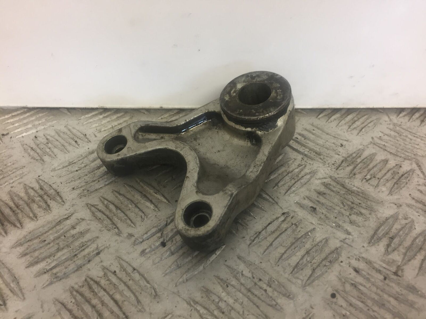 KAWASAKI ZXR400 ZXR 400 L  REAR CALIPER BRACKET  YEAR 1991 1994