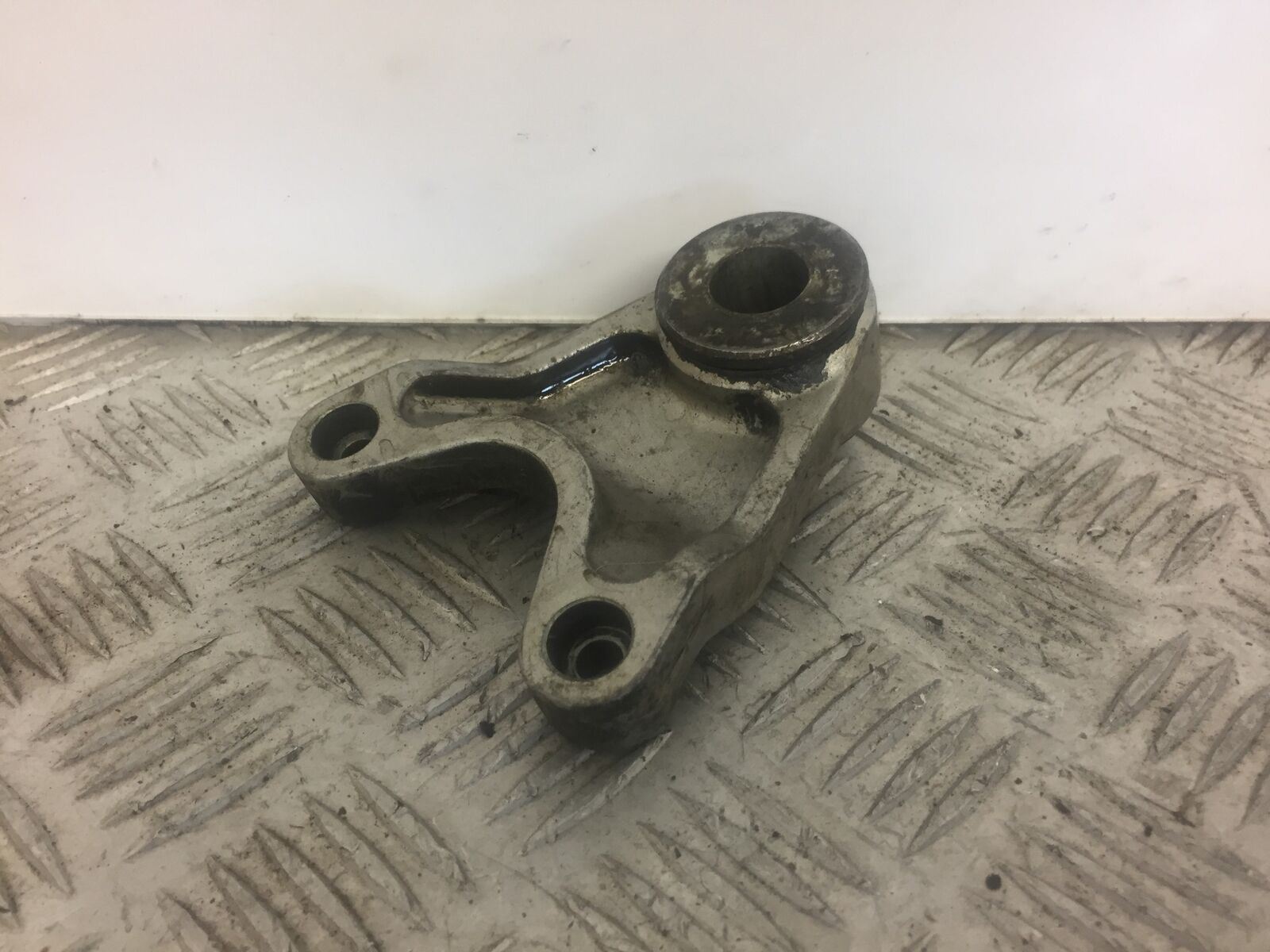 KAWASAKI ZXR400 ZXR 400 L  REAR CALIPER BRACKET  YEAR 1991 1994