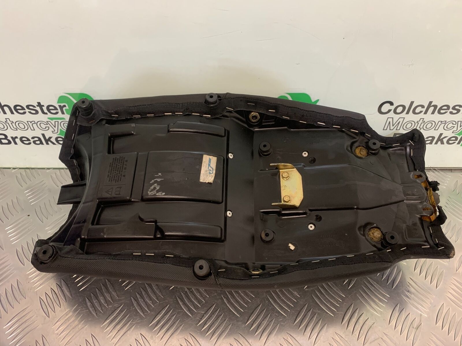 TRIUMPH 1050 SPRINT SEAT  YEAR 2004-2007 (STOCK 956)