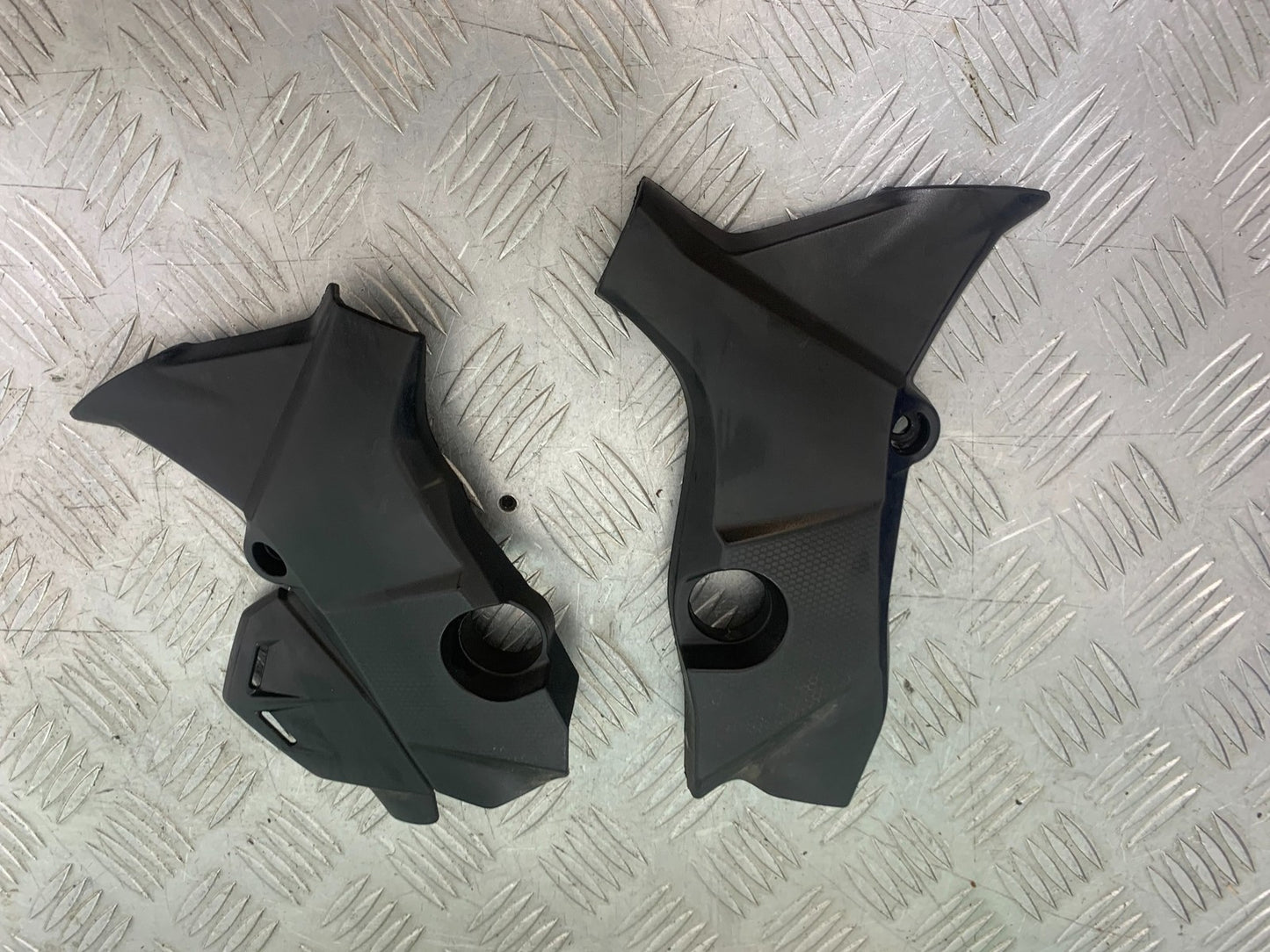 BENELLI BN125 BN 125 LEFT AND RIGHT FRAME COVERS  YEAR 2018-2021 (CMB1194)
