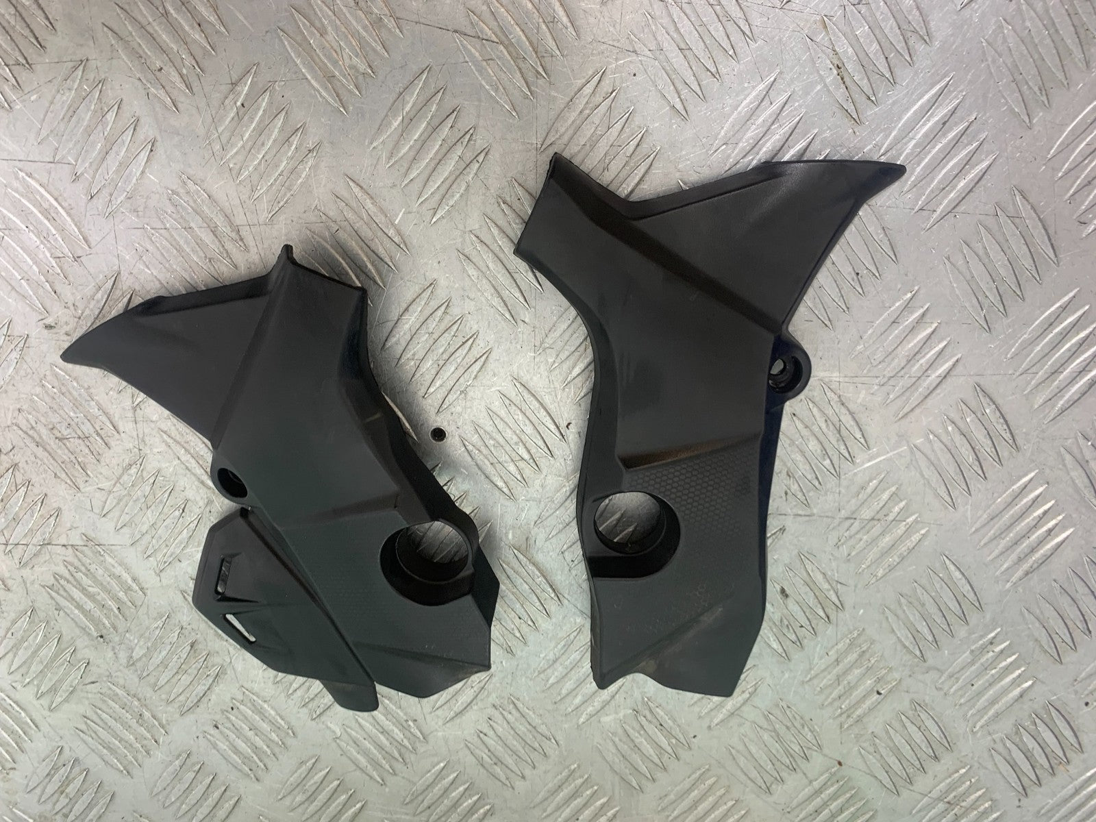 BENELLI BN125 BN 125 LEFT AND RIGHT FRAME COVERS  YEAR 2018-2021 (CMB1194)