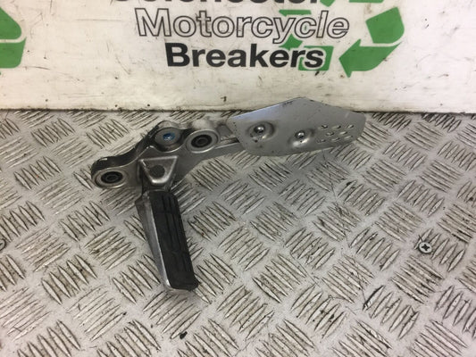 YAMAHA MT07 MT-07 FRONT LEFT HANGER AND PEG   YEAR 2014 (STOCK 467)