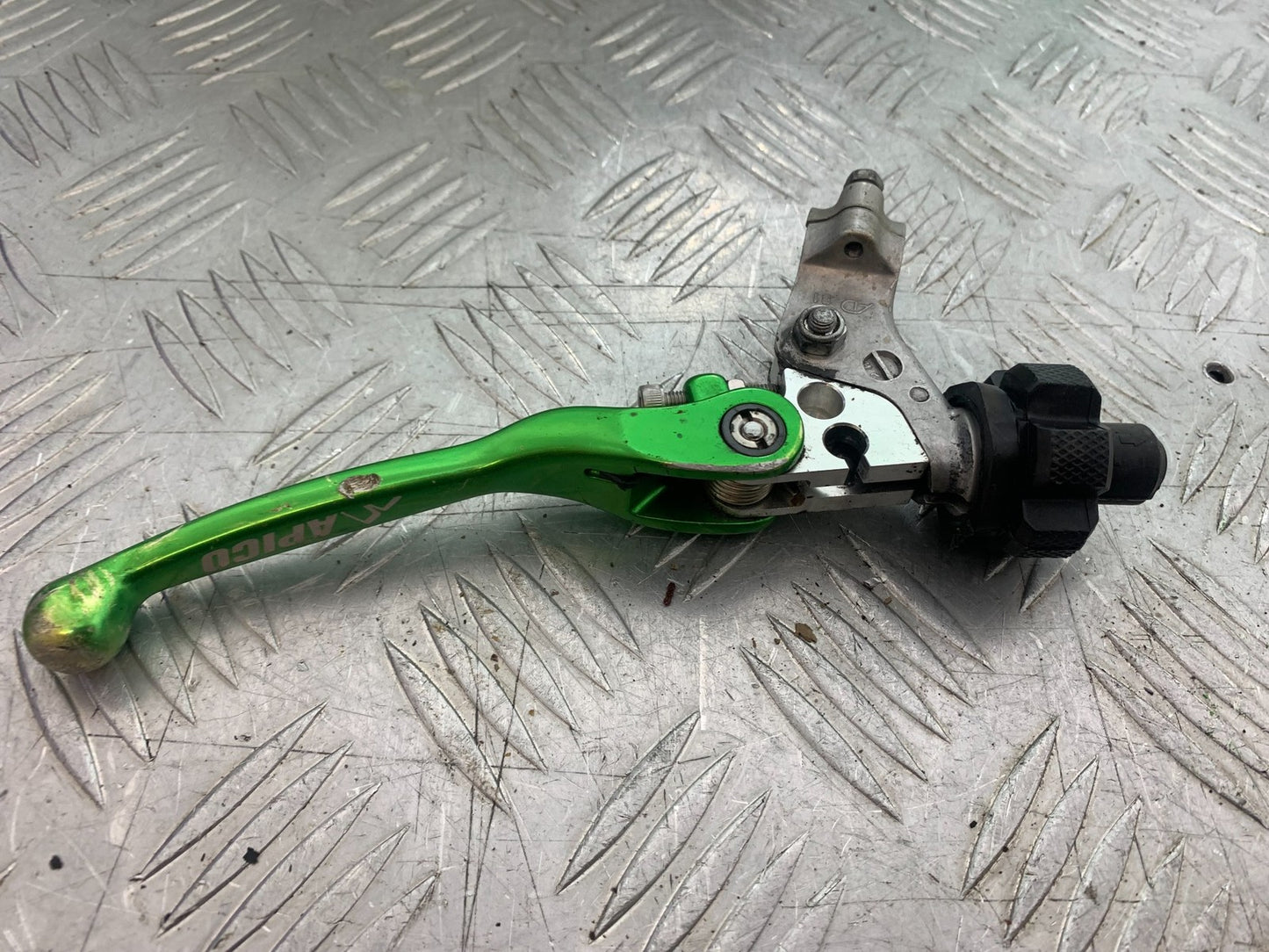 KAWASAKI KXF450 KXF 450 CLUTCH LEVER AND BRACKET  YEAR 2013 CMB1217)