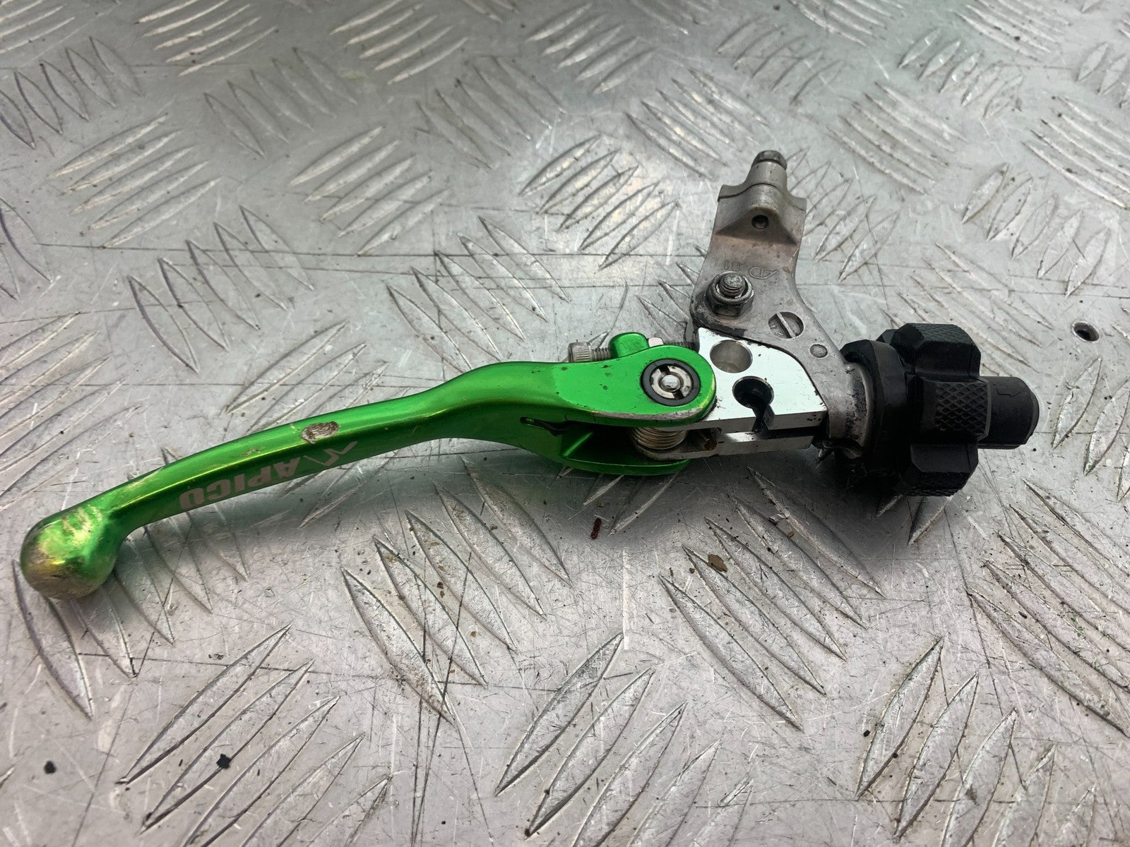 KAWASAKI KXF450 KXF 450 CLUTCH LEVER AND BRACKET  YEAR 2013 CMB1217)