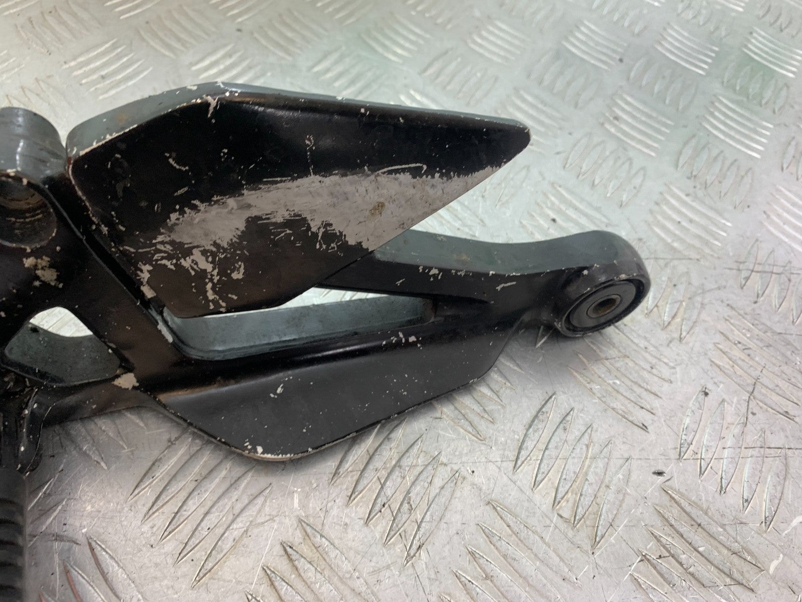 YAMAHA XJ600 XJ 600 DIVERSION FRONT LEFT HANGER  1998-2000 (CMB1191)