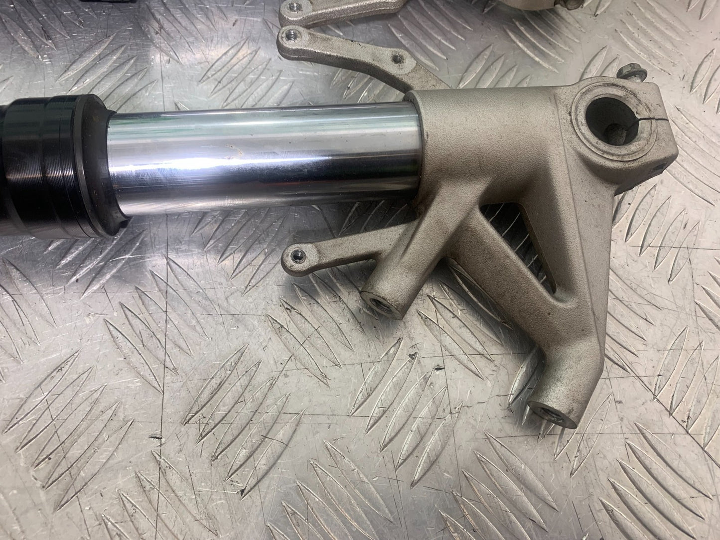 APRILIA SL750 SL 750 SHIVER FORKS   YEAR 2008-2016 (CMB1242)