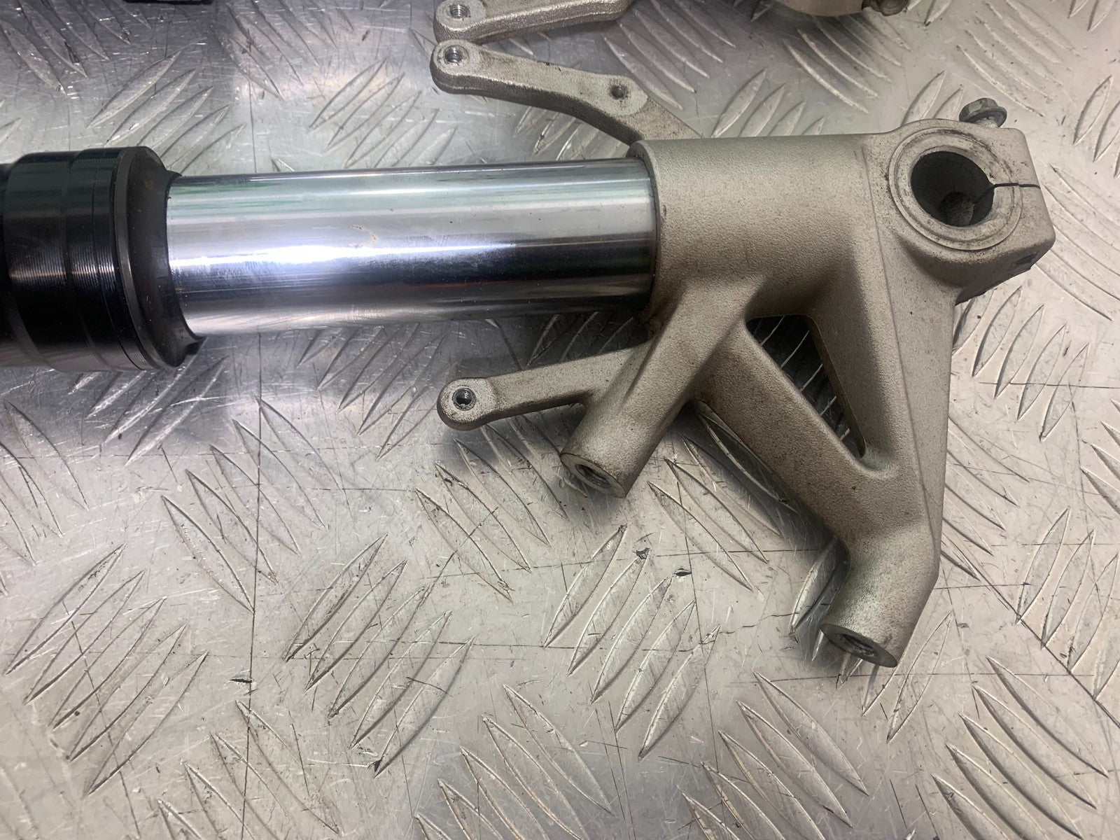 APRILIA SL750 SL 750 SHIVER FORKS   YEAR 2008-2016 (CMB1242)