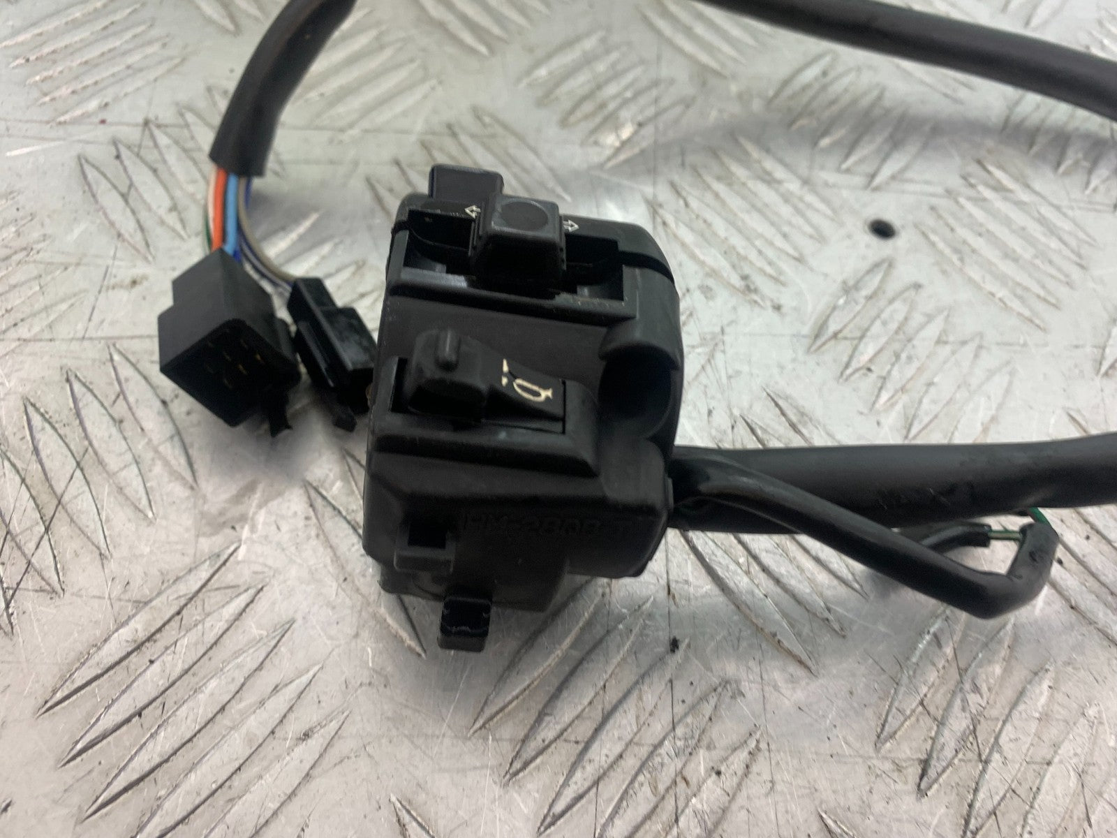 HONDA XL125 VARADERO LEFT SWITCH GEAR  YEAR 2001-2006  (CMB1210)