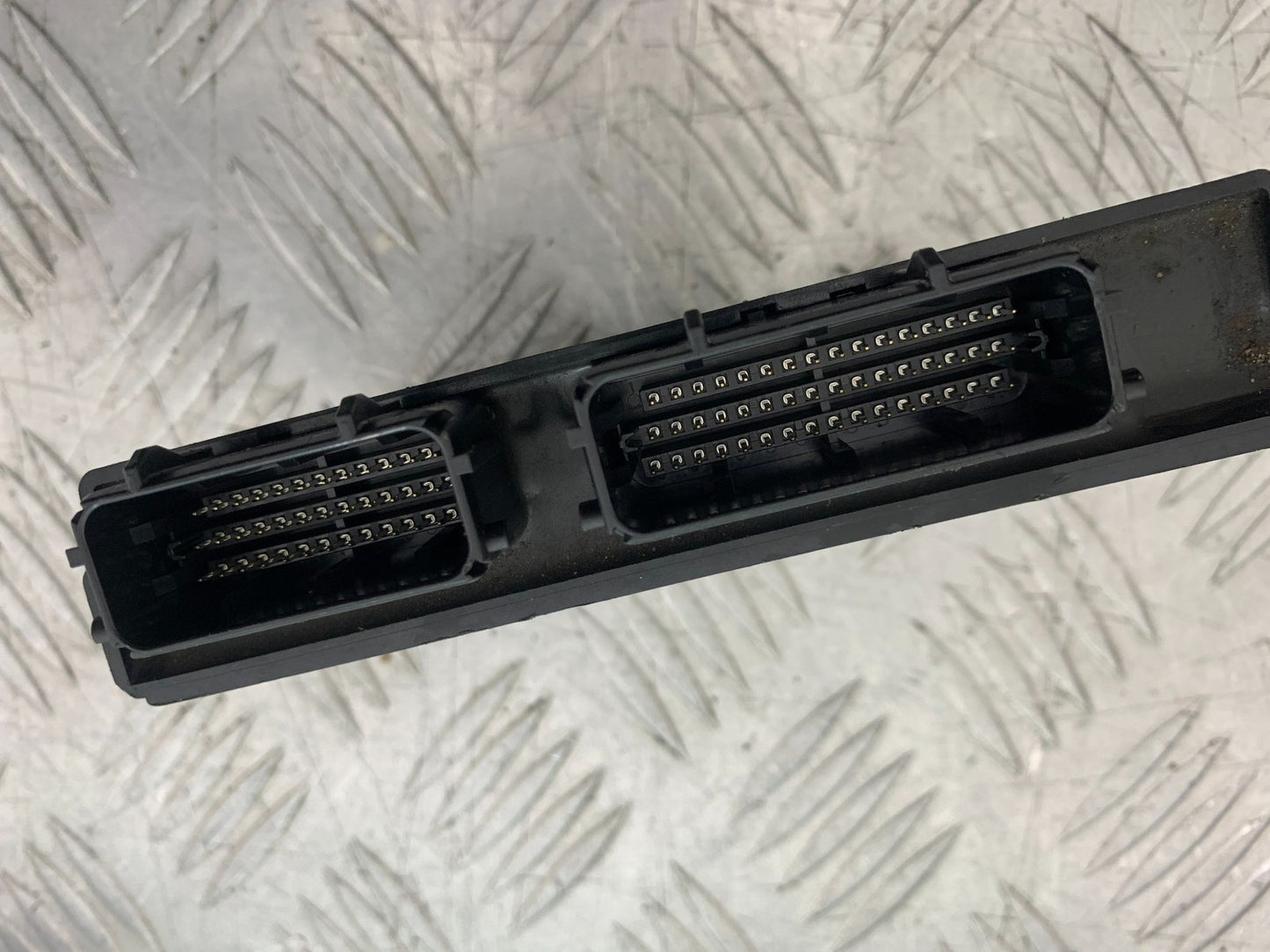 TRIUMPH 675 STREET TRIPLE RX ECU LOCKS KEYS   2015- 2017 (CMB1299)