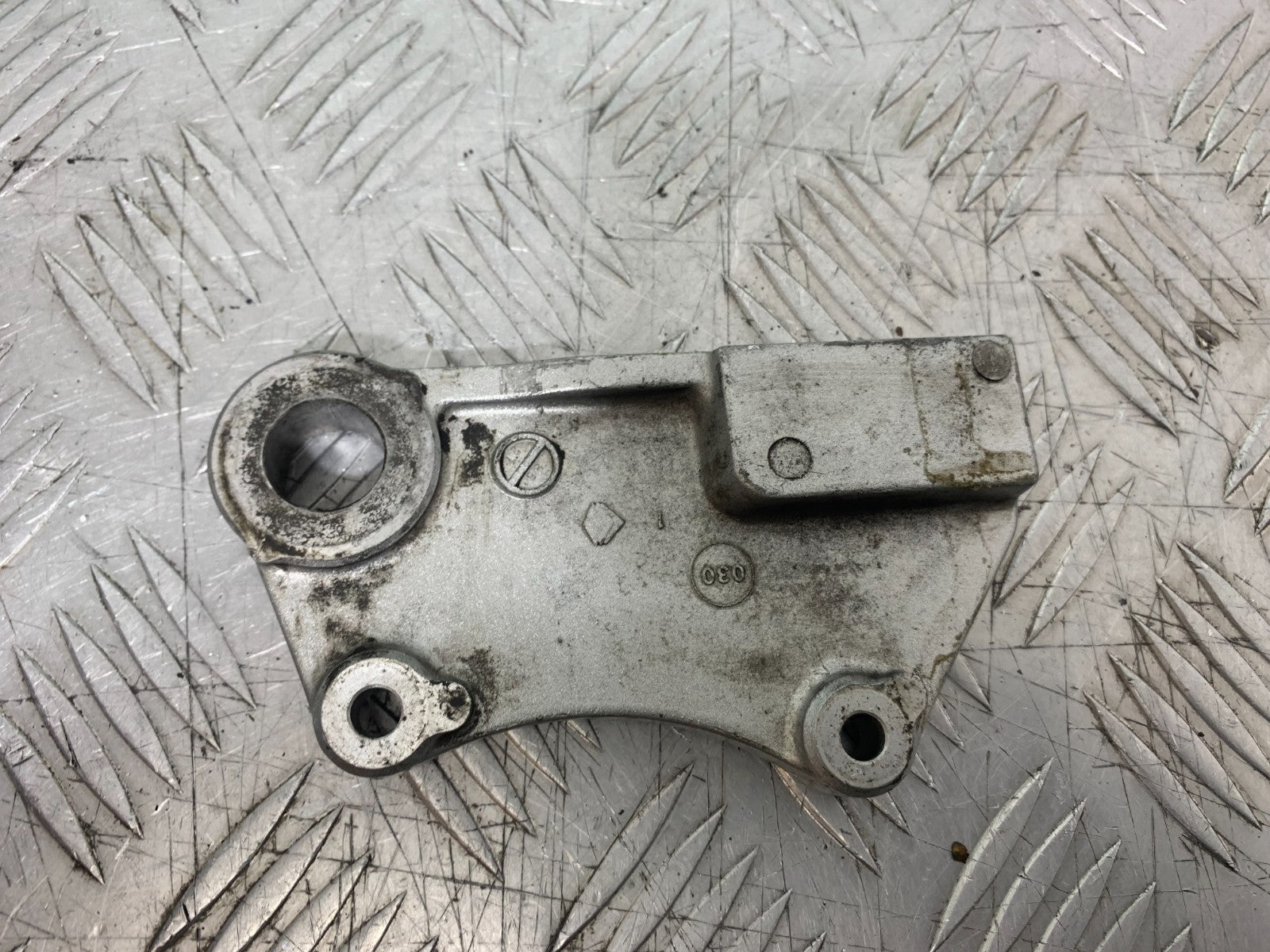 KAWASAKI ZX9R ZX9 R REAR CALIPER BRACKET  YEAR 1998-1999 (CMB1329)