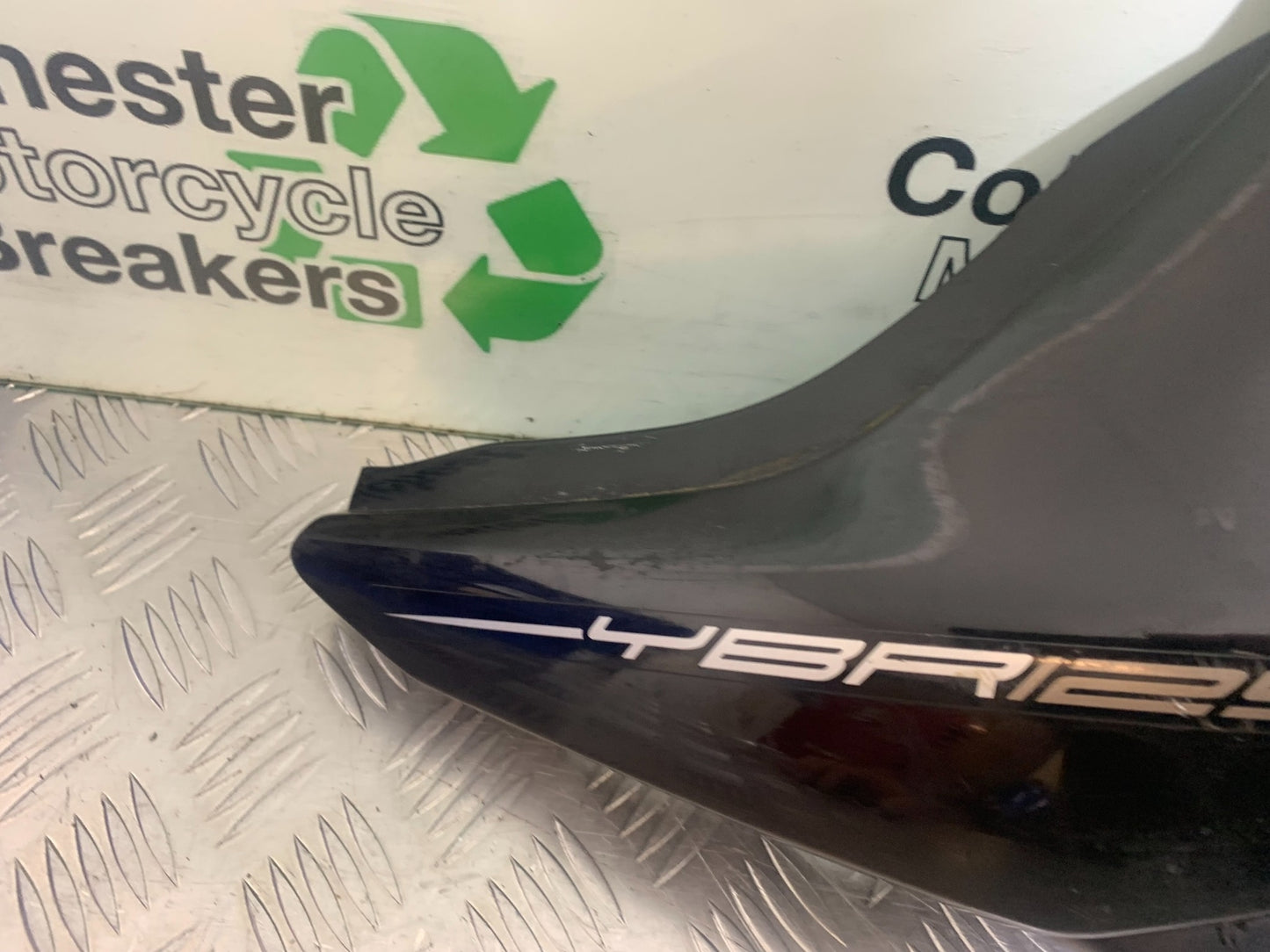 YAMAHA YBR125 YBR 125 RIGHT SEAT PANEL  YEAR 2010-2017 (CMB1163)