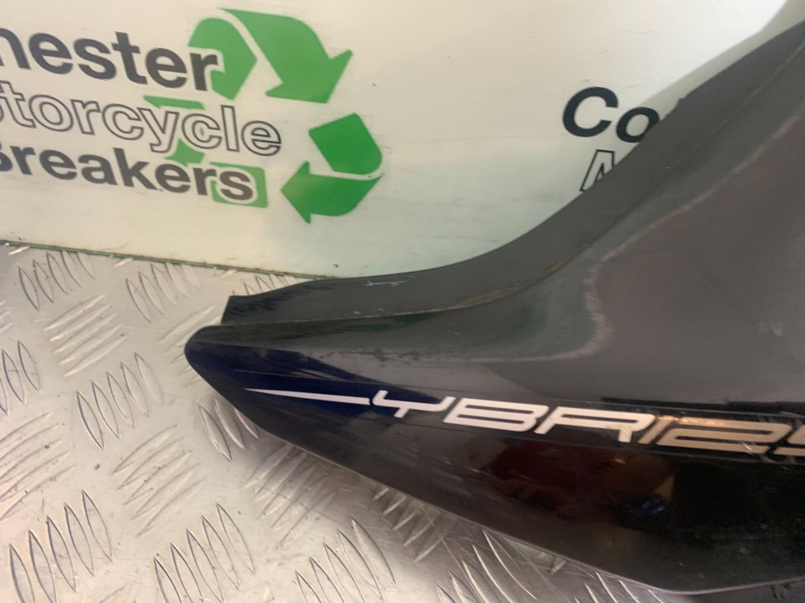 YAMAHA YBR125 YBR 125 RIGHT SEAT PANEL  YEAR 2010-2017 (CMB1163)