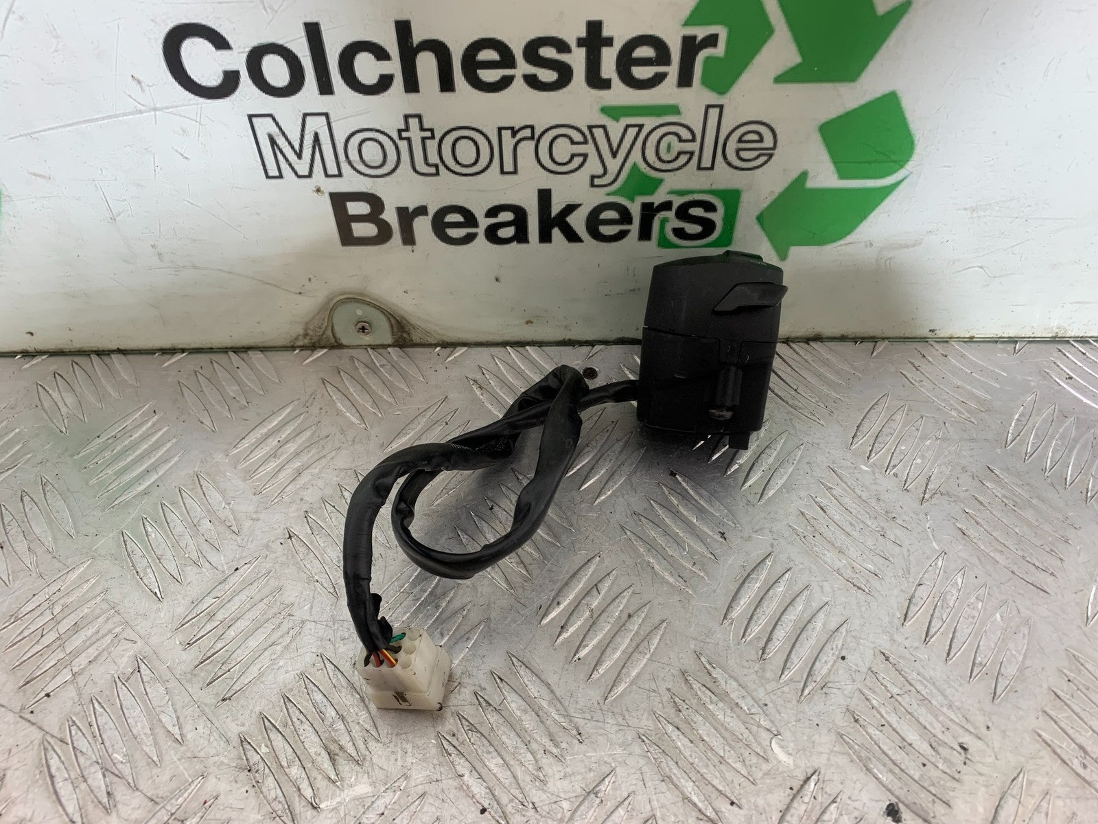 KTM 690 DUKE R LC4 LEFT SWITCH GEAR YEAR 2012-2015  (CMB1180)