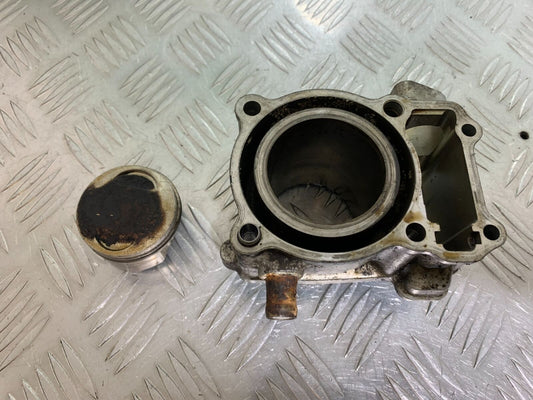 HONDA CBR125 CBR 125 BARREL AND PISTON  YEAR 2004-06  (CMB1040)