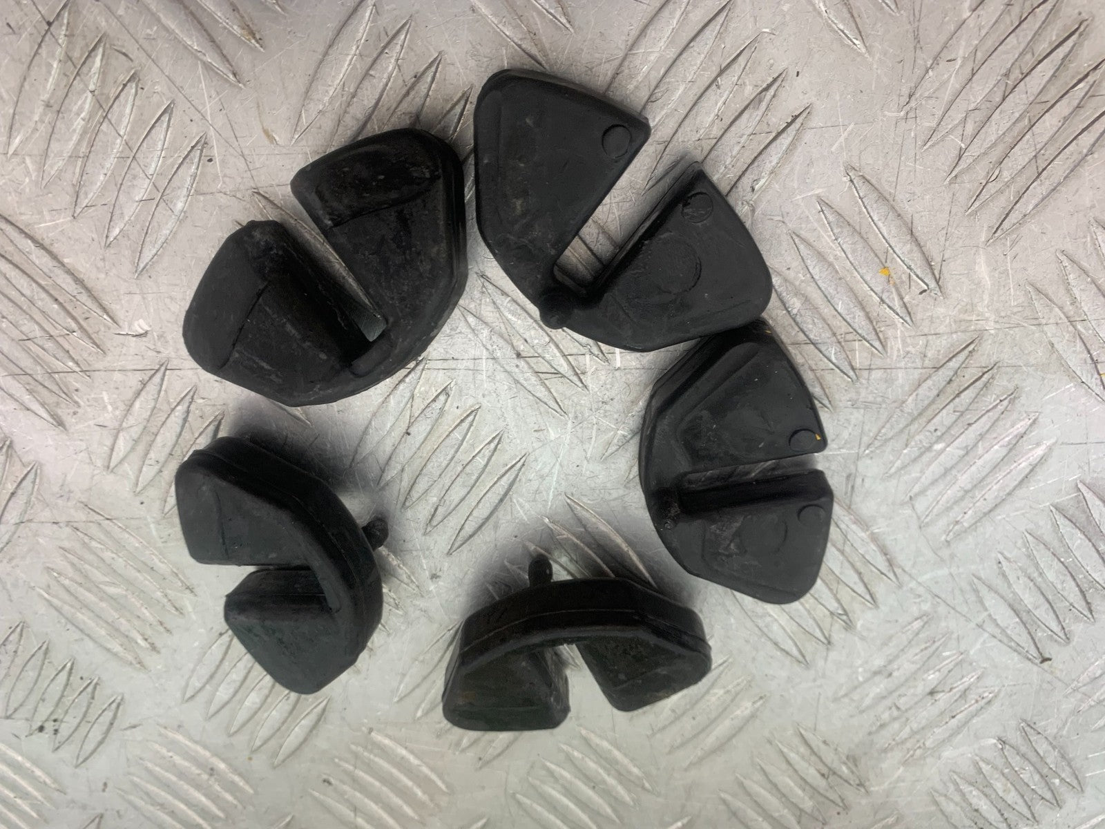 SUZUKI SV650 SV 650 mk1 CUSH DRIVE RUBBERS  1999-2002 (CMB1238)