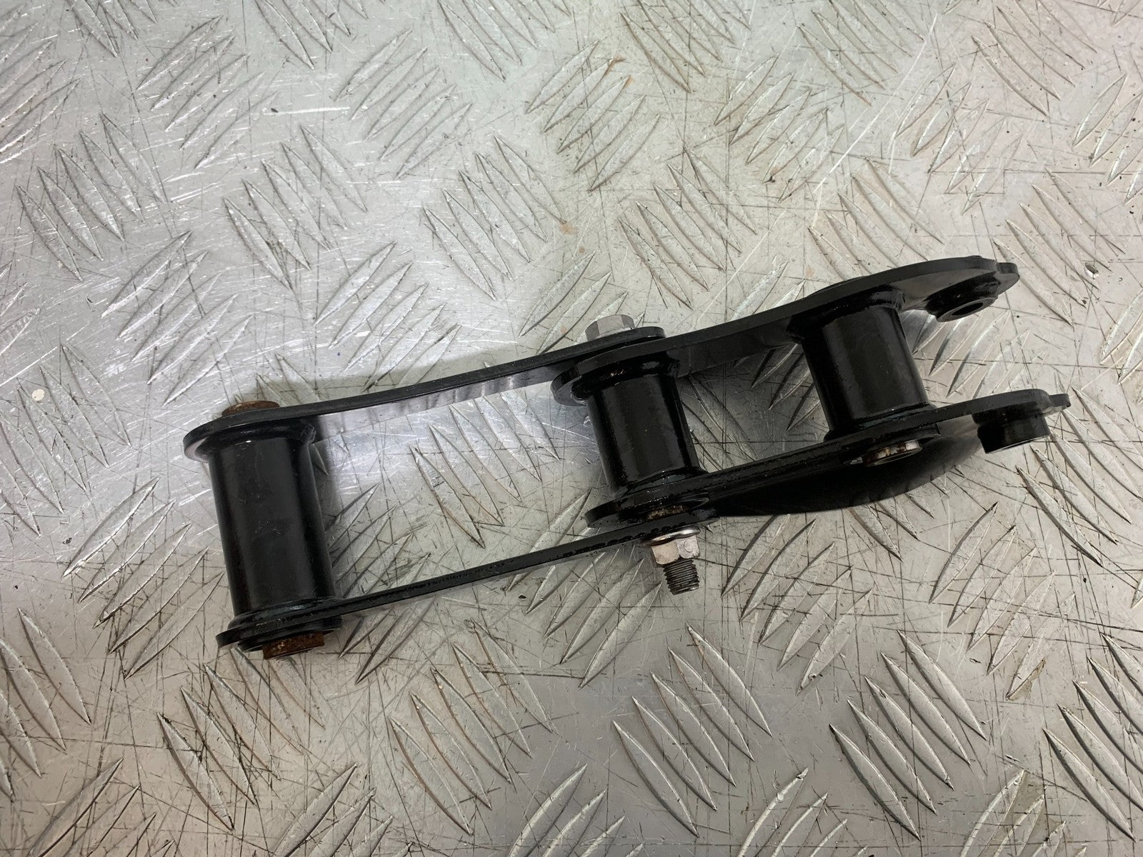 TRIUMPH TRIDENT 660 REAR SHOCK LINKAGE  YEAR 2021-2024 (CMB1295)