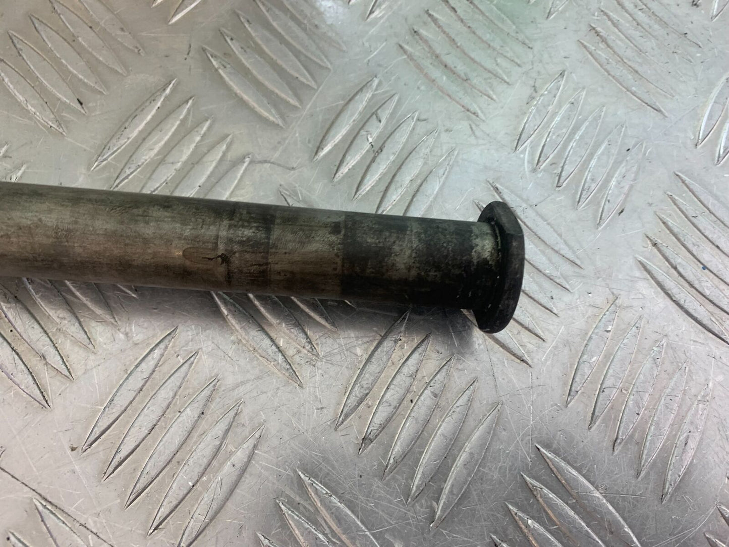 KAWASAKI ZX6R ZX6 J REAR WHEEL SPINDLE  YEAR 2000 (CMB1129)