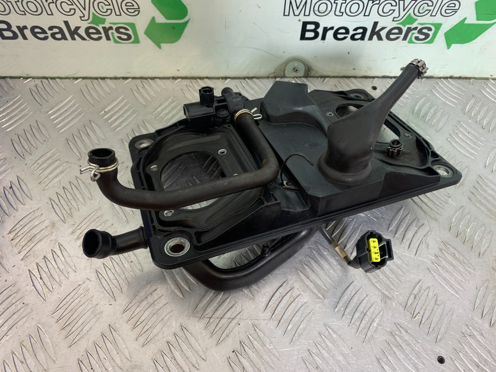 DUCATI 1299 PANIGALE INJECTION HOLDER AIR BOX  YEAR 2016 (CMB 1187)