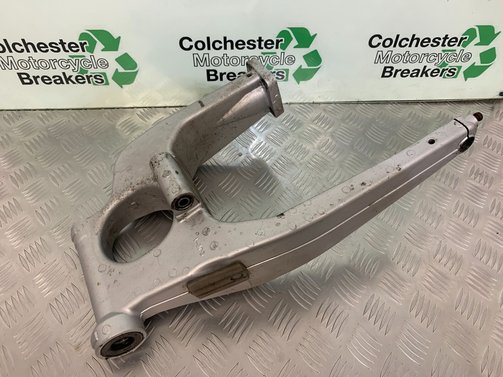 YAMAHA FJR1300 FJR 1300 SWINGARM  YEAR 2001-05 (STOCK 946)