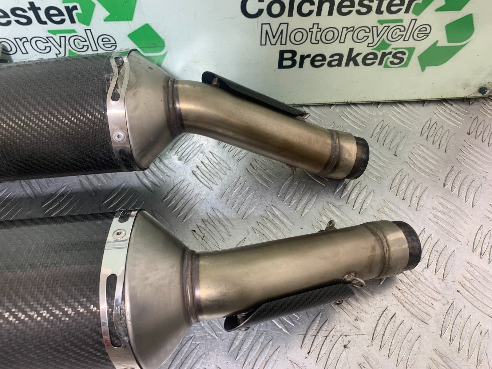 APRILIA RSV1000 R FACTORY MILLE ARROW CARBON SILENCERS   2004-09 (CMB1203)
