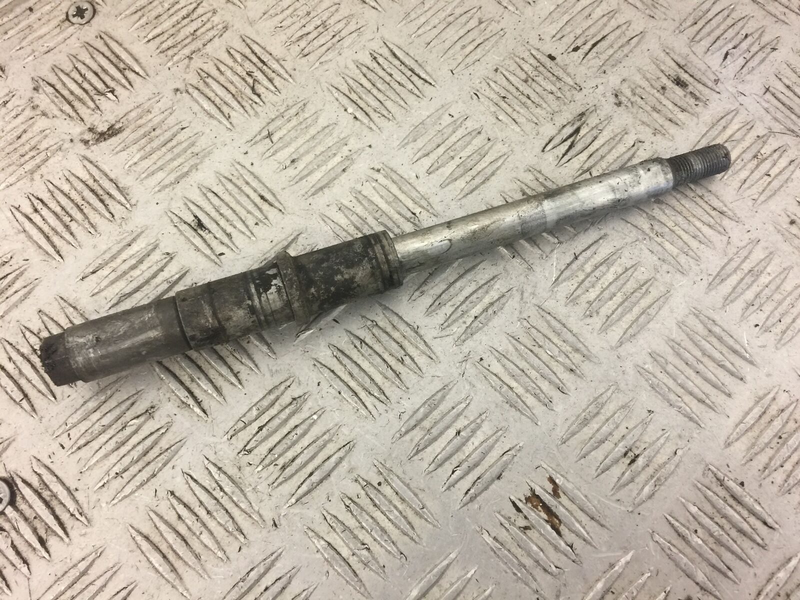 HONDA VT125 VT 125 SHADOW FRONT WHEEL SPINDLE  2006  (STOCK 550)