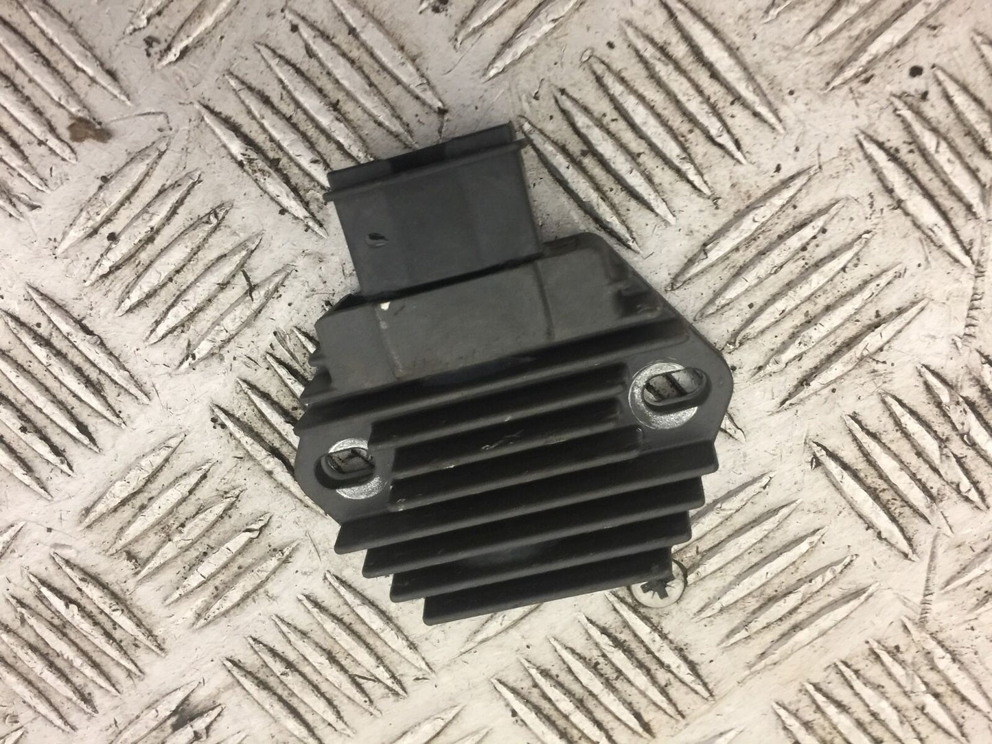HONDA CBF500 CBF 500 REGULATOR  YEAR 2004  (STOCK 585)