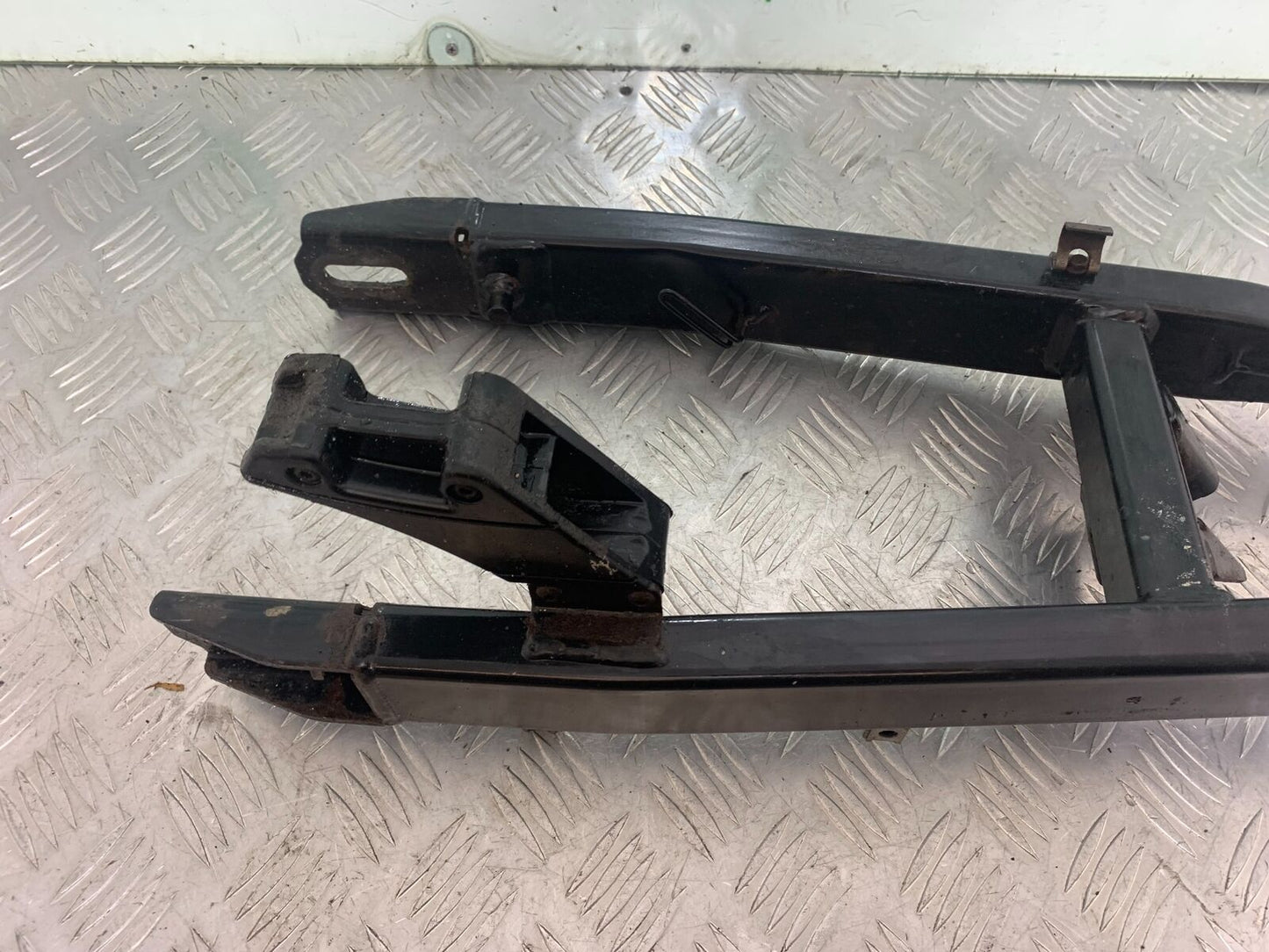 YAMAHA XT125 X XT 125 X SWINGARM 2005-2011 (CMB1097)
