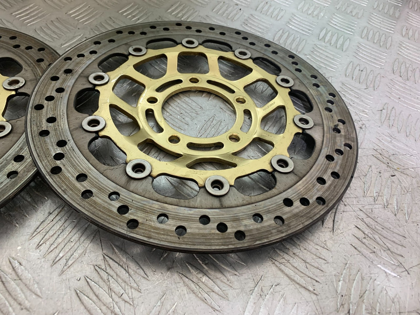 TRIUMPH 1050 SPEED TRIPLE FRONT BRAKE DISCS  YEAR 2005-2007 (CMB1322)