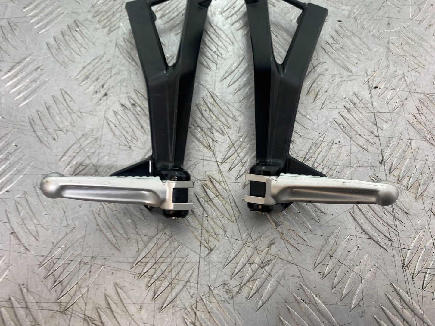 DUCATI 1198 S REAR HANGERS AND PEGS  YEAR 2009-2011 (CMB1219)