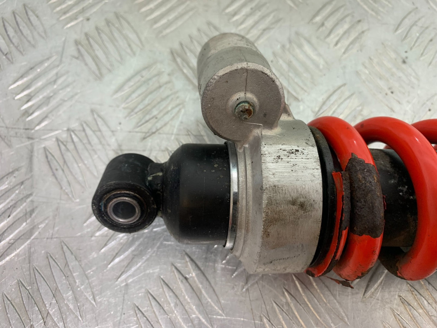 TRIUMPH 955i SPRINT ST REAR SHOCK  YEAR 1999-04 (CMB1230)