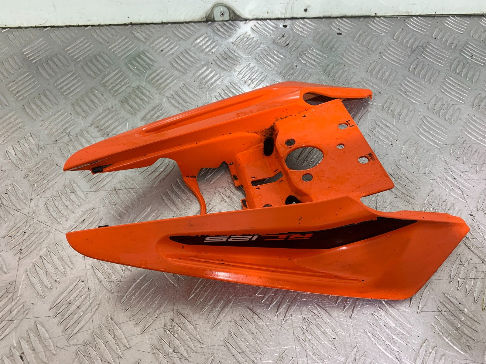 KTM RC125 RC 125 TAIL PIECE YEAR 2017-2022 (CMB 1244)