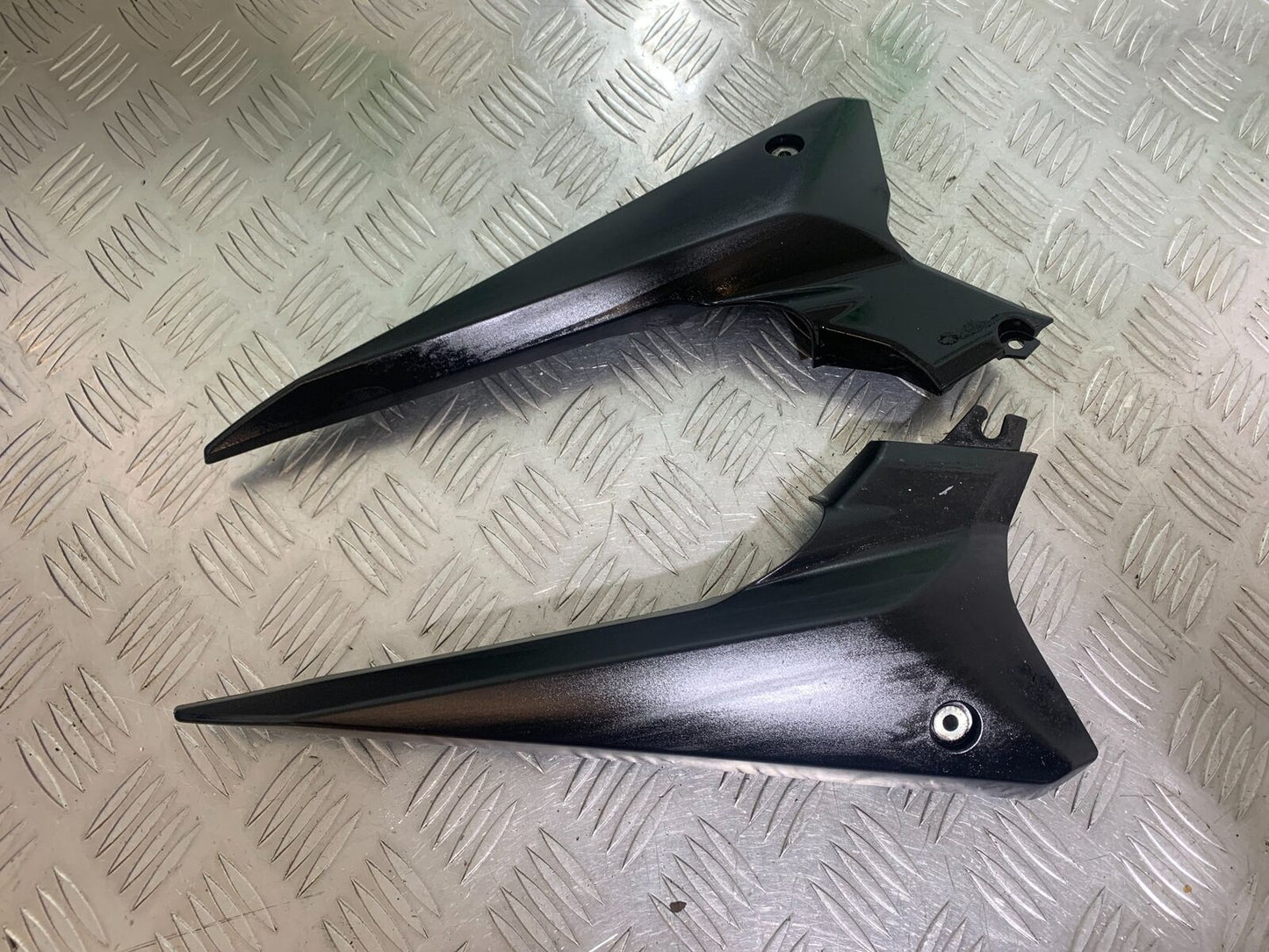 YAMAHA XJ6 XJ6-S LEFT AND RIGHT SIDE PANELS  YEAR 2009-2015  (CMB1070)
