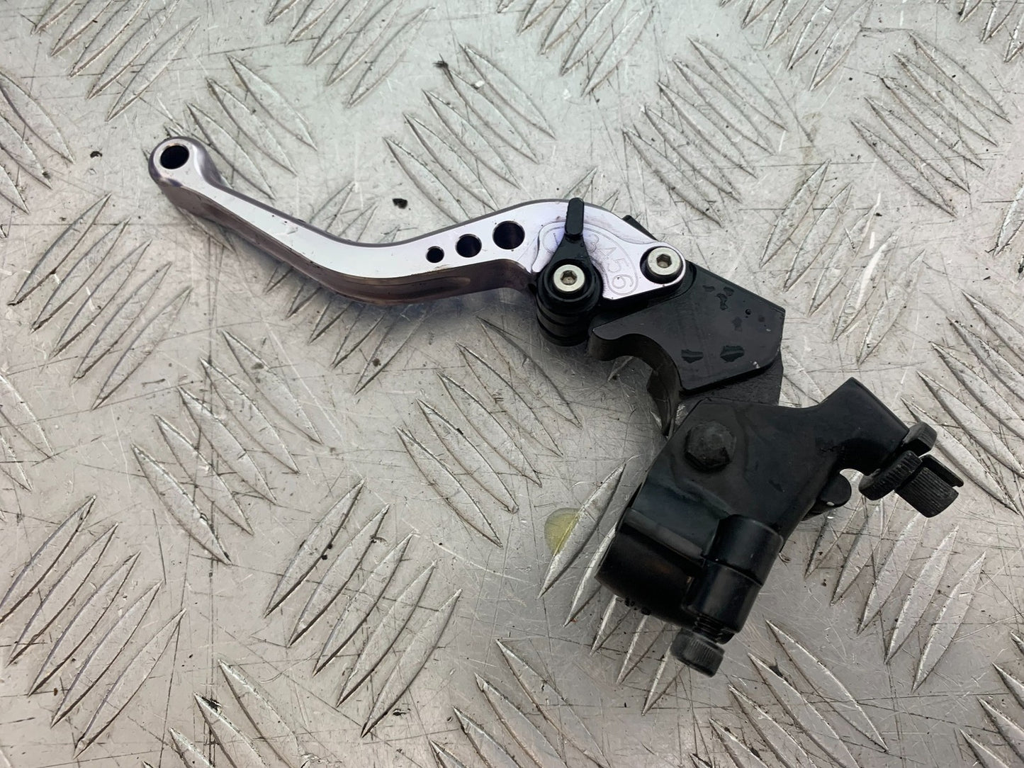 YAMAHA YZF-R125 YZF 125 CLUTCH LEVER AND BRACKET   YEAR 2019-2022 (CMB1263)