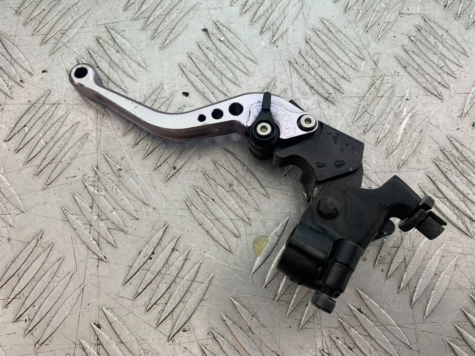 YAMAHA YZF-R125 YZF 125 CLUTCH LEVER AND BRACKET   YEAR 2019-2022 (CMB1263)