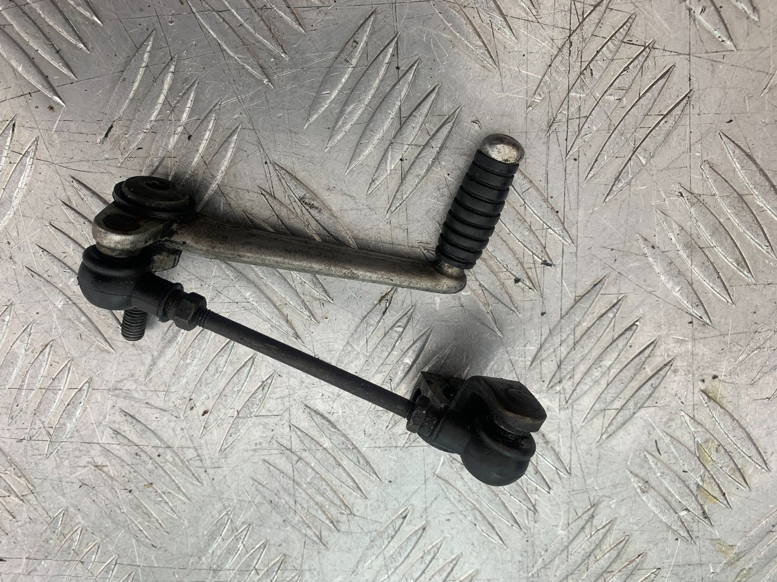 KAWASAKI GPZ600 GPZ 600 GEAR LEVER  YEAR 1988-90 (CMB1258)