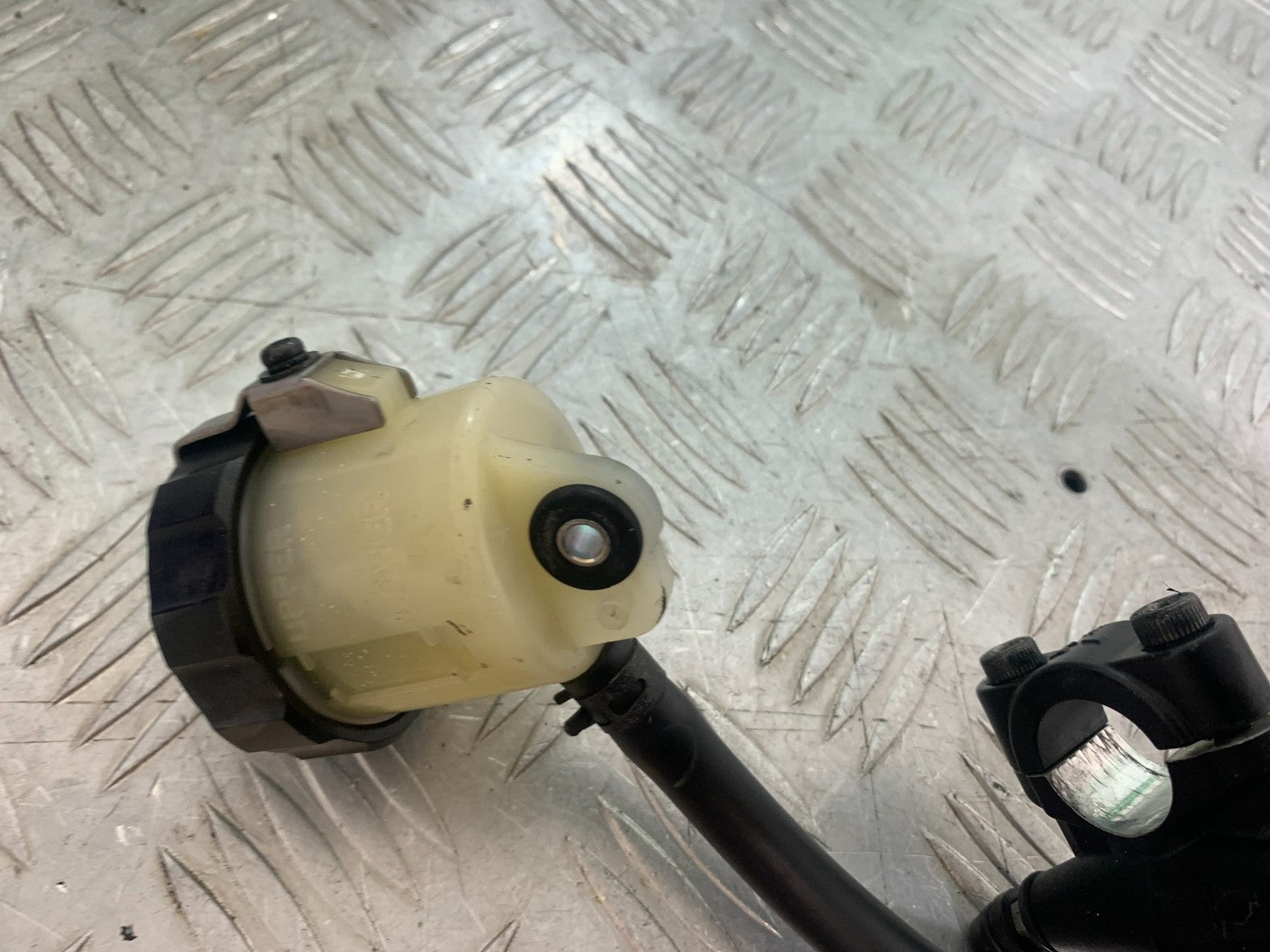 YAMAHA YZF R1 14 B BIG BANG FRONT BRAKE MASTER CYLINDER   2009-14 (CMB1175)