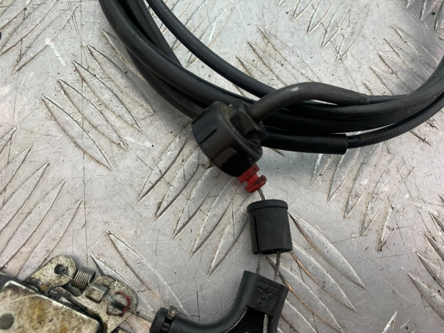 YAMAHA XMAX 250 XMAX 250 SEAT CATCH AND CABLES  YEAR 2006-09 (CMB1201)