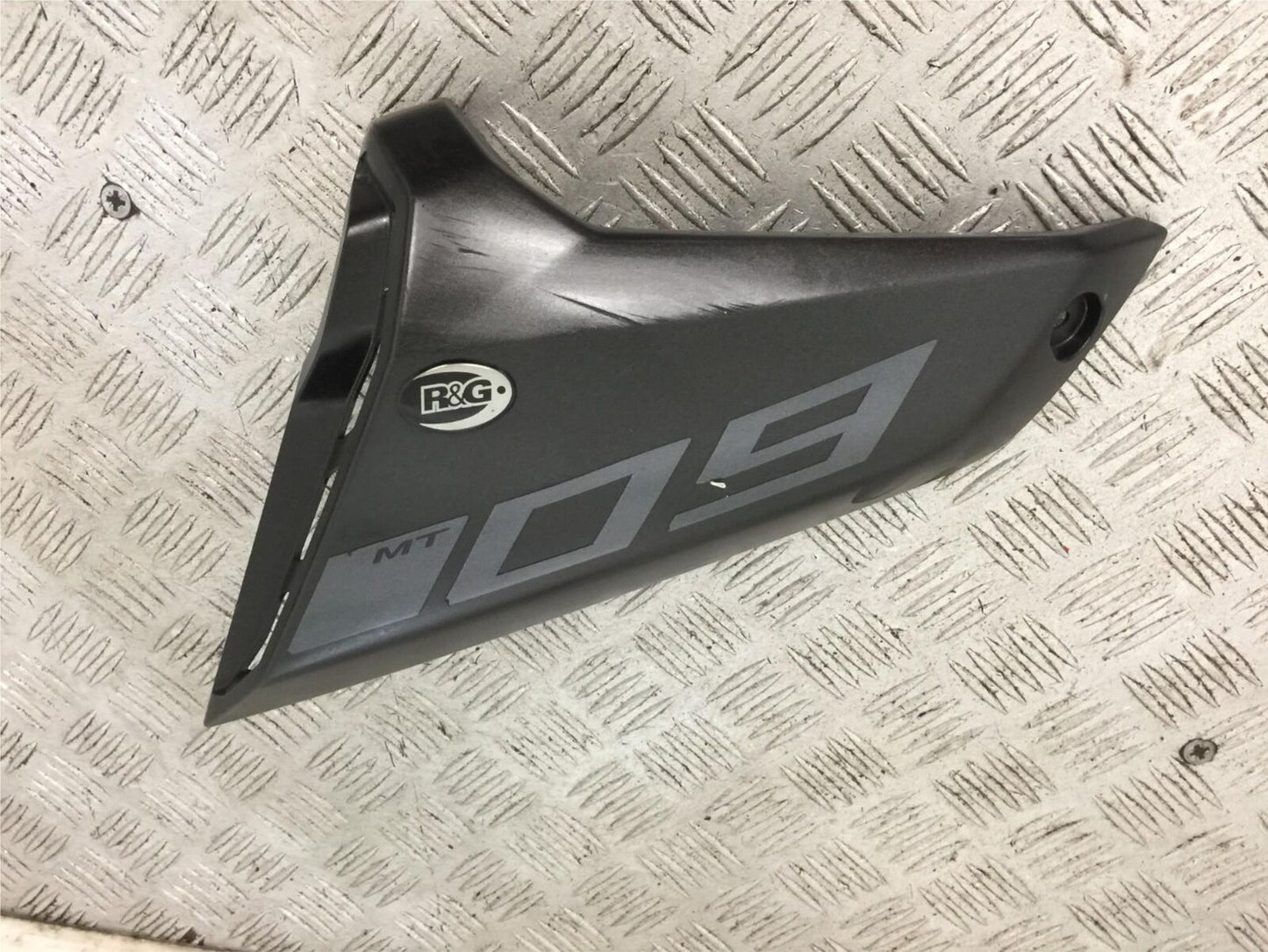 YAMAHA MT09 MT-09 LEFT FAIRING PANEL  YEAR 2018 (STOCK 906)