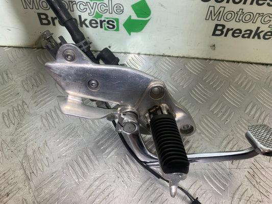 YAMAHA XJ900 XJ 900 DIVERSION FRONT RIGHT HANGER AND PEG YEAR 1994-2002(CMB1292)