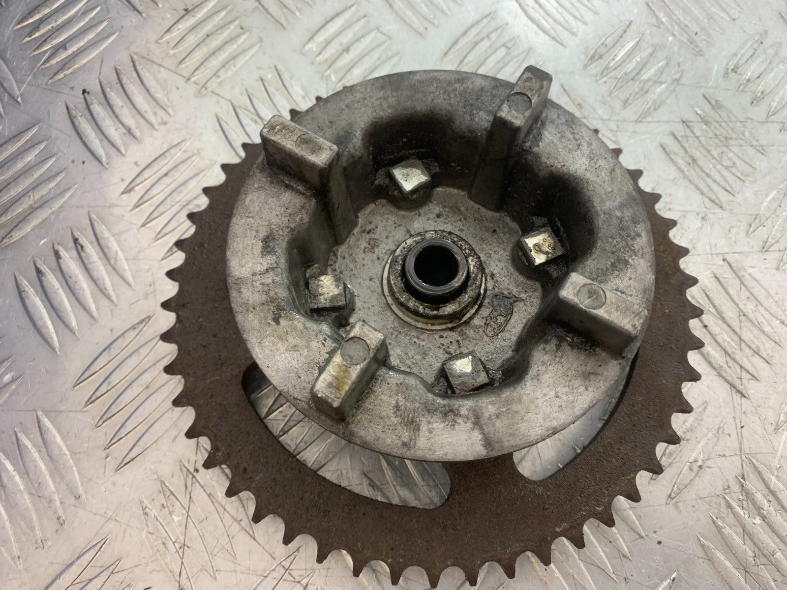 SINNIS TERRAIN 125 SPROCKET CARRIER YEAR 2017-2020 (CMB1241)