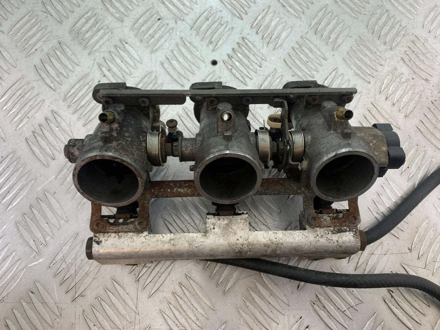 TRIUMPH T509 SPEED TRIPLE THROTTLE BODIES  YEAR 1997-1998 (CMB1144)