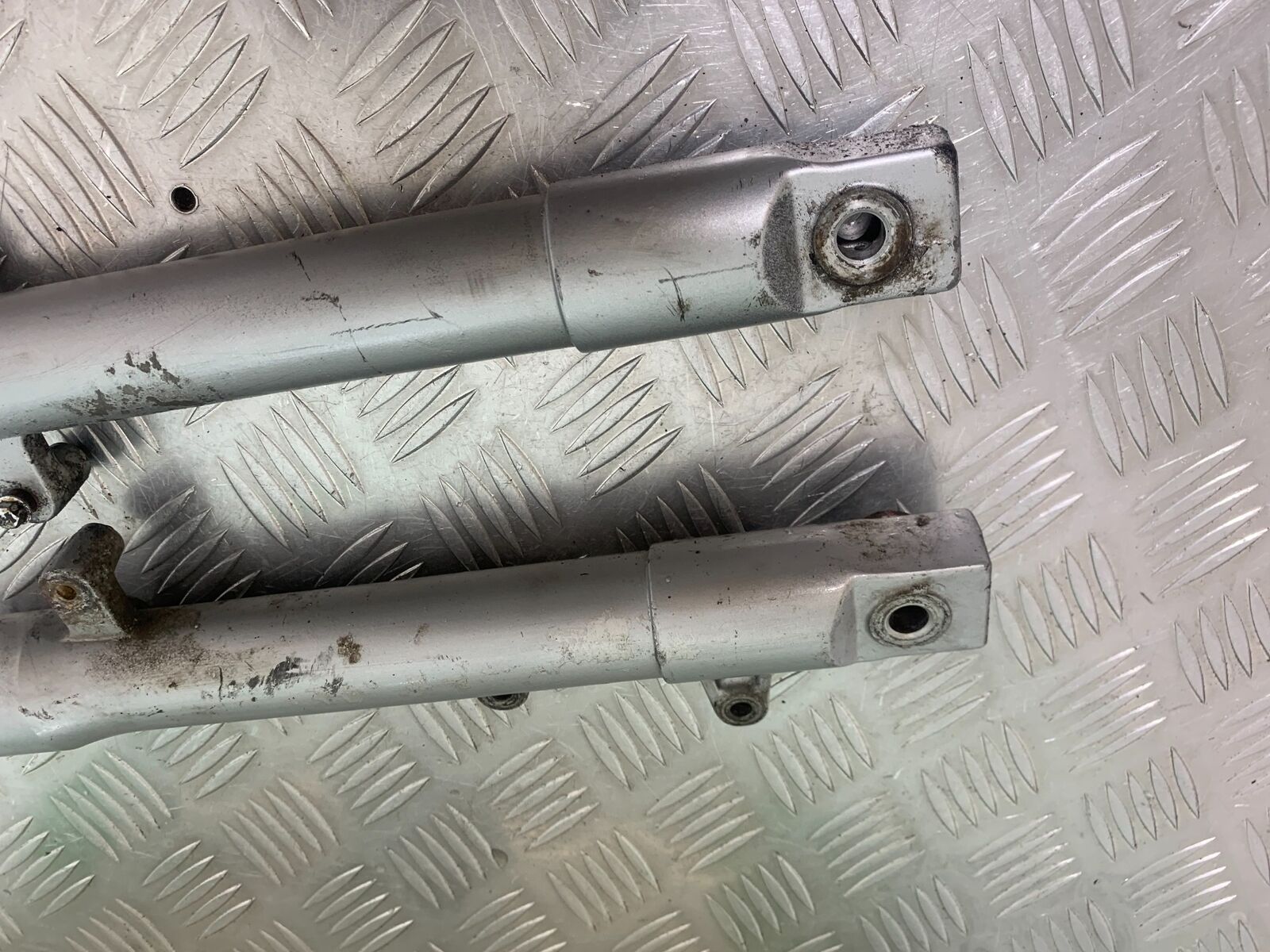 HONDA CBR125 CBR 125 FORKS  YEAR 2004-06  (CMB1040)