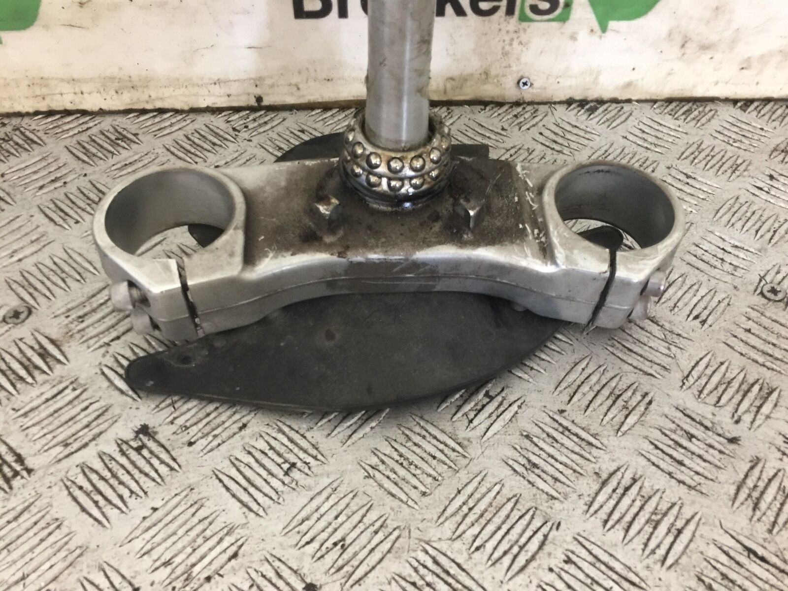 TRIUMPH TROPHY 1215 SE BOTTOM YOKE  2012-2017 (STOCK 740)